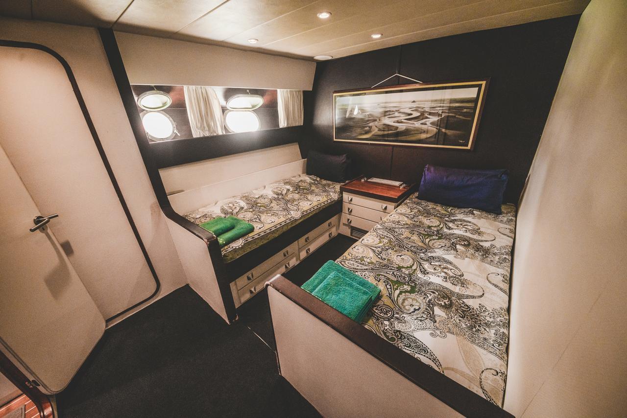 Motor Yacht Boatel Botel