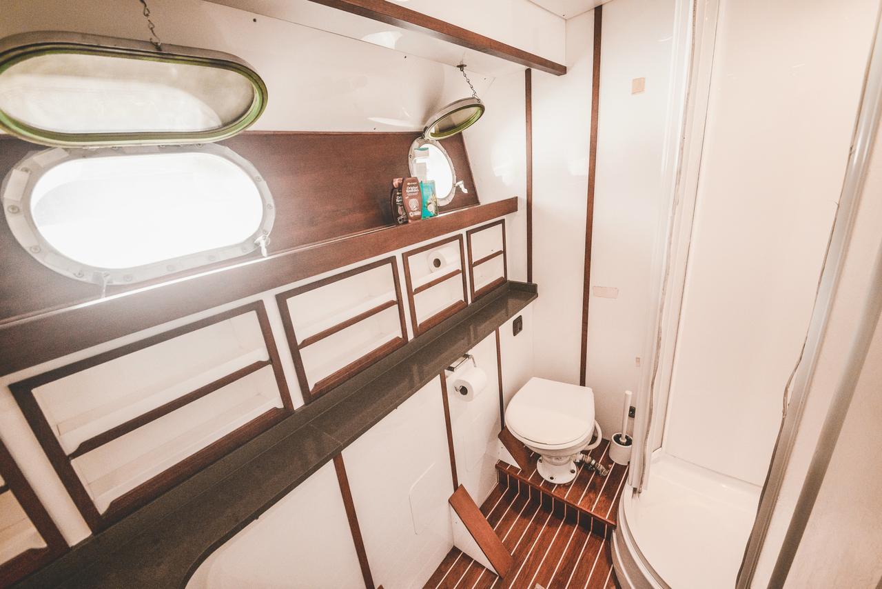 Motor Yacht Boatel Botel Barcelona